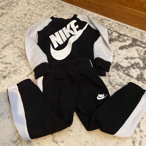 Boys Nike sweatpants and sweatshirt